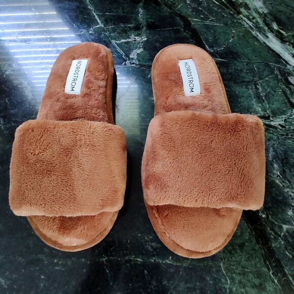 NEW Nordstrom Luxury Bronze Tan Plush Faux Fur Slippers Small - Picture 7 of 9